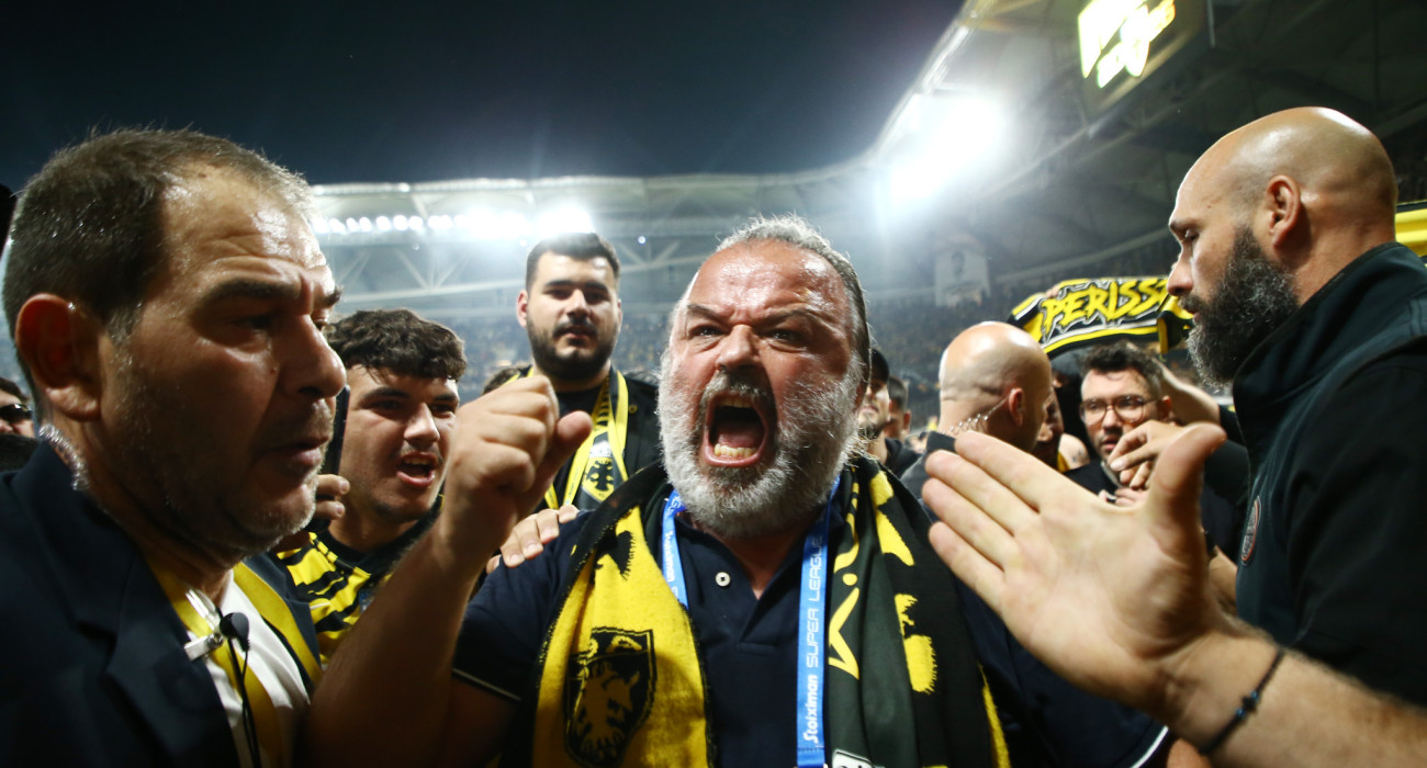 Ο Μάριος Ηλιόπουλος στην Allwyn Arena μετά το τέλος του ντέρμπι της ΑΕΚ με τον Παναθηναϊκό / Πηγή: InTime