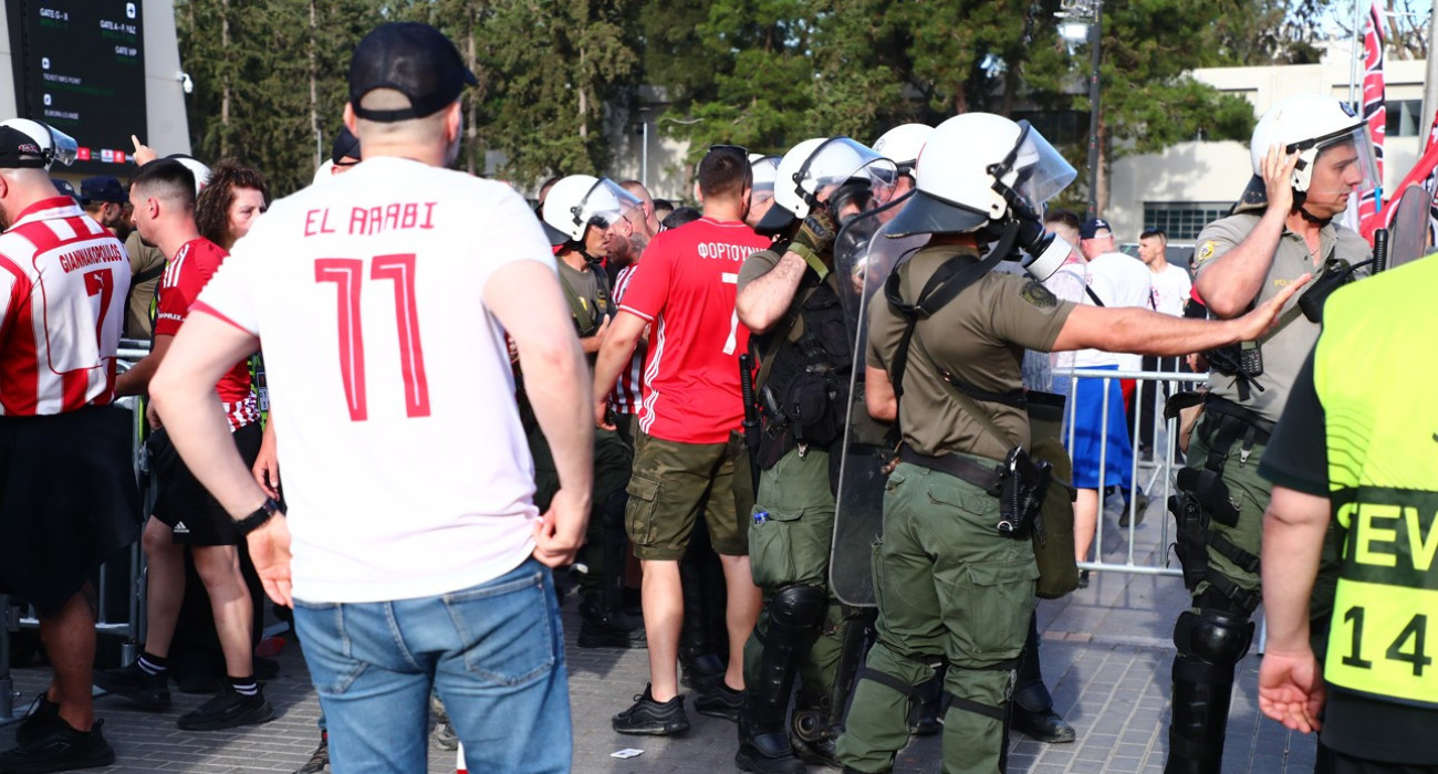Φίλαθλοι του Ολυμπιακού και αστυνομία/eurokinissi