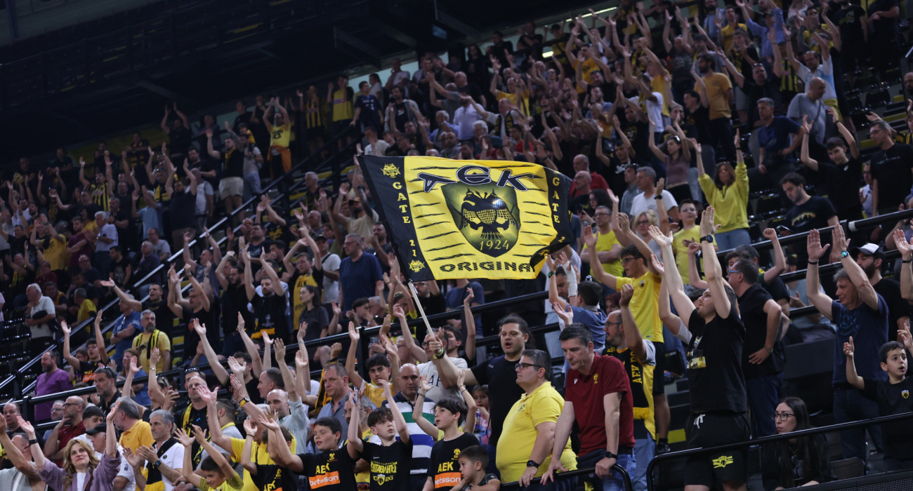 Ο κόσμος της ΑΕΚ στη Sunel Arena - Πηγή: Intime