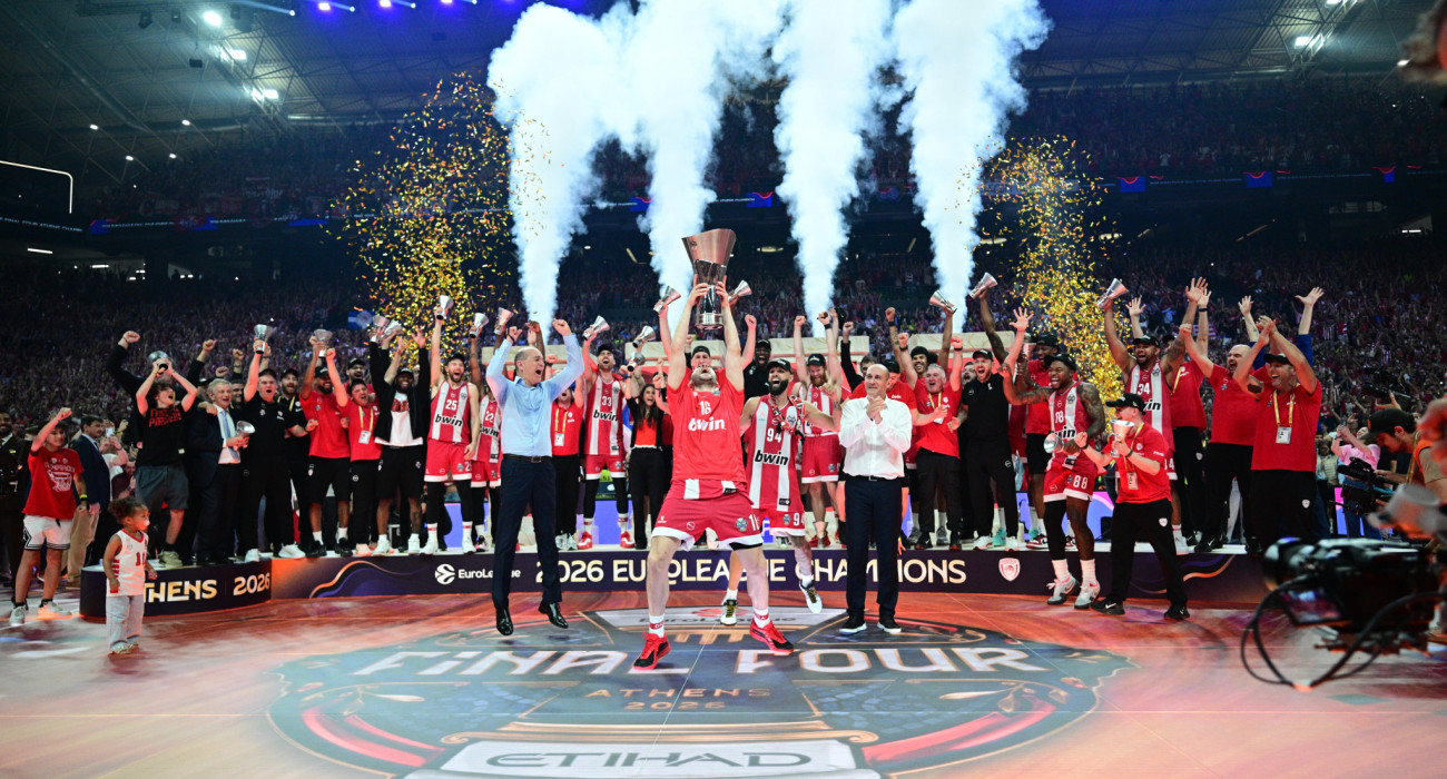 Η απονομή της EuroLeague στον Ολυμπιακό/Πηγή: Eurokinissi