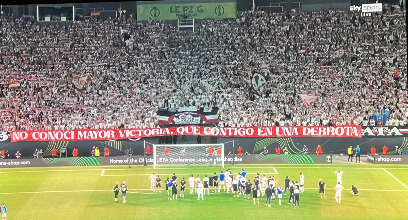 Πανό των οπαδών της Ράγιο Βαγιεκάνο/screenshot