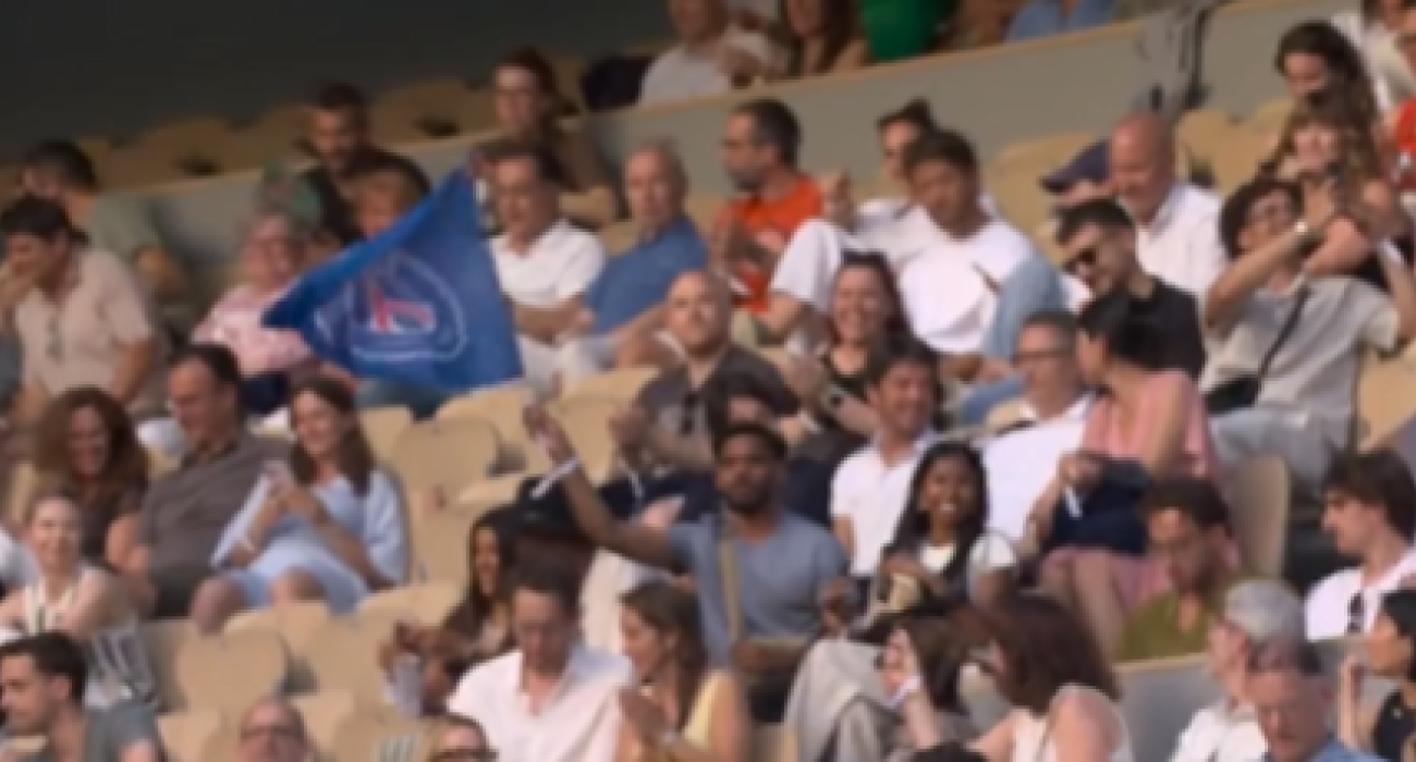 Φίλος της Παρί πανηγυρίζει στο Roland Garros/ screenshot