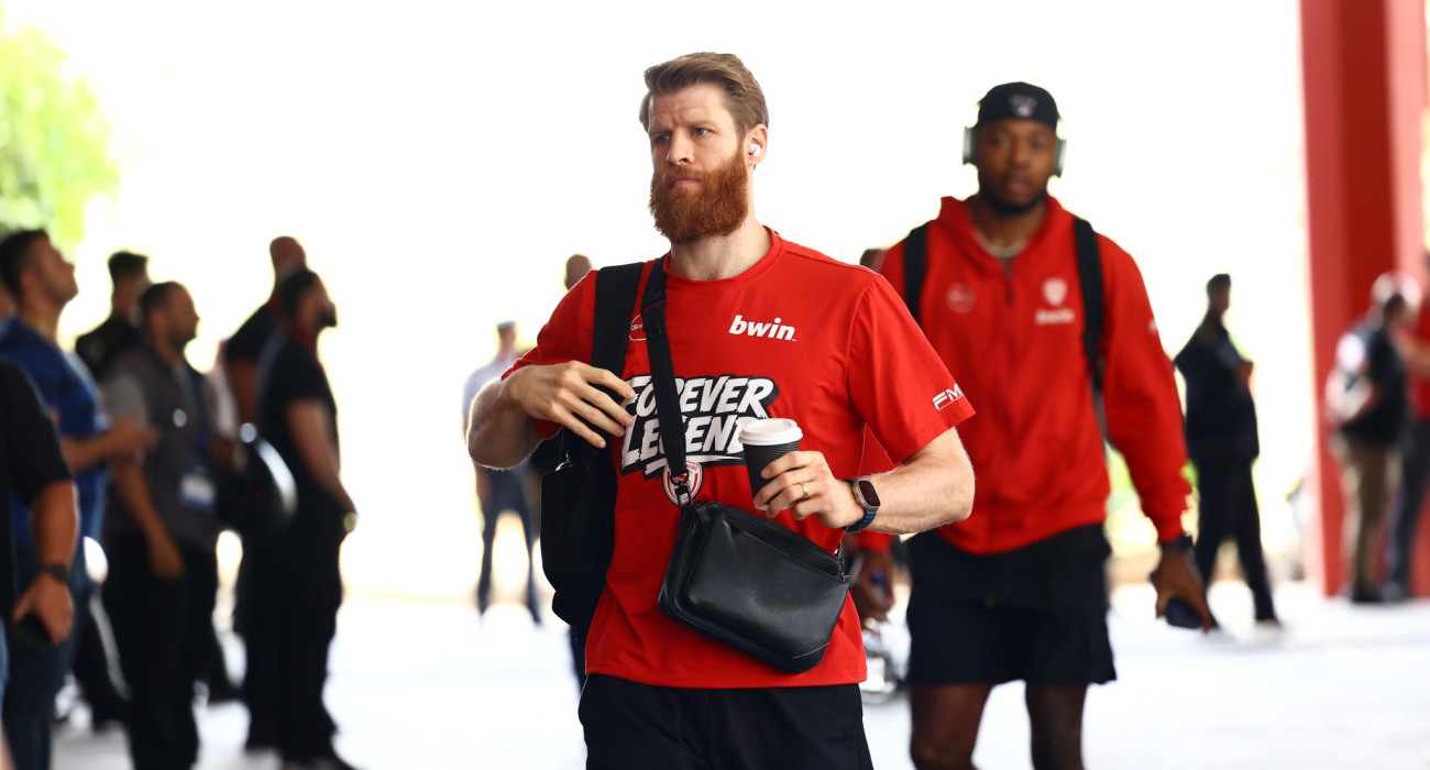 Έφτασε στο ΣΕΦ ο Ολυμπιακός για το Game 5 των τελικών