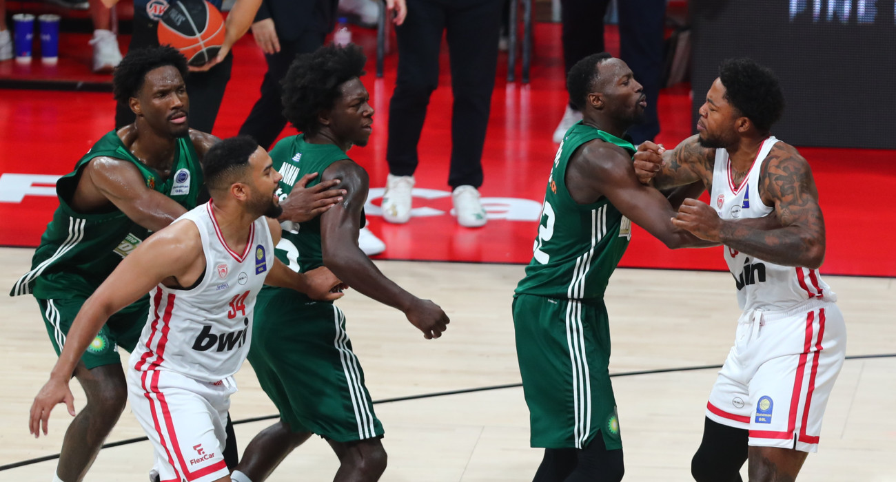 Στιγμιότυπο από την ένταση στο Game 5 / Πηγή: Eurokinissi