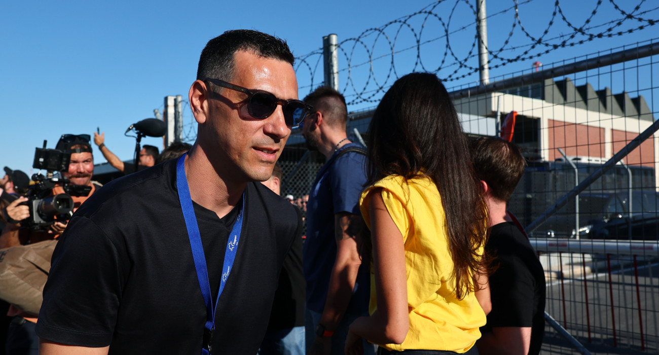 Ο Νίκος Ζήσης στο αεροδρόμιο για την άφιξη Σπανούλη, Πηγή: Eurokinissi