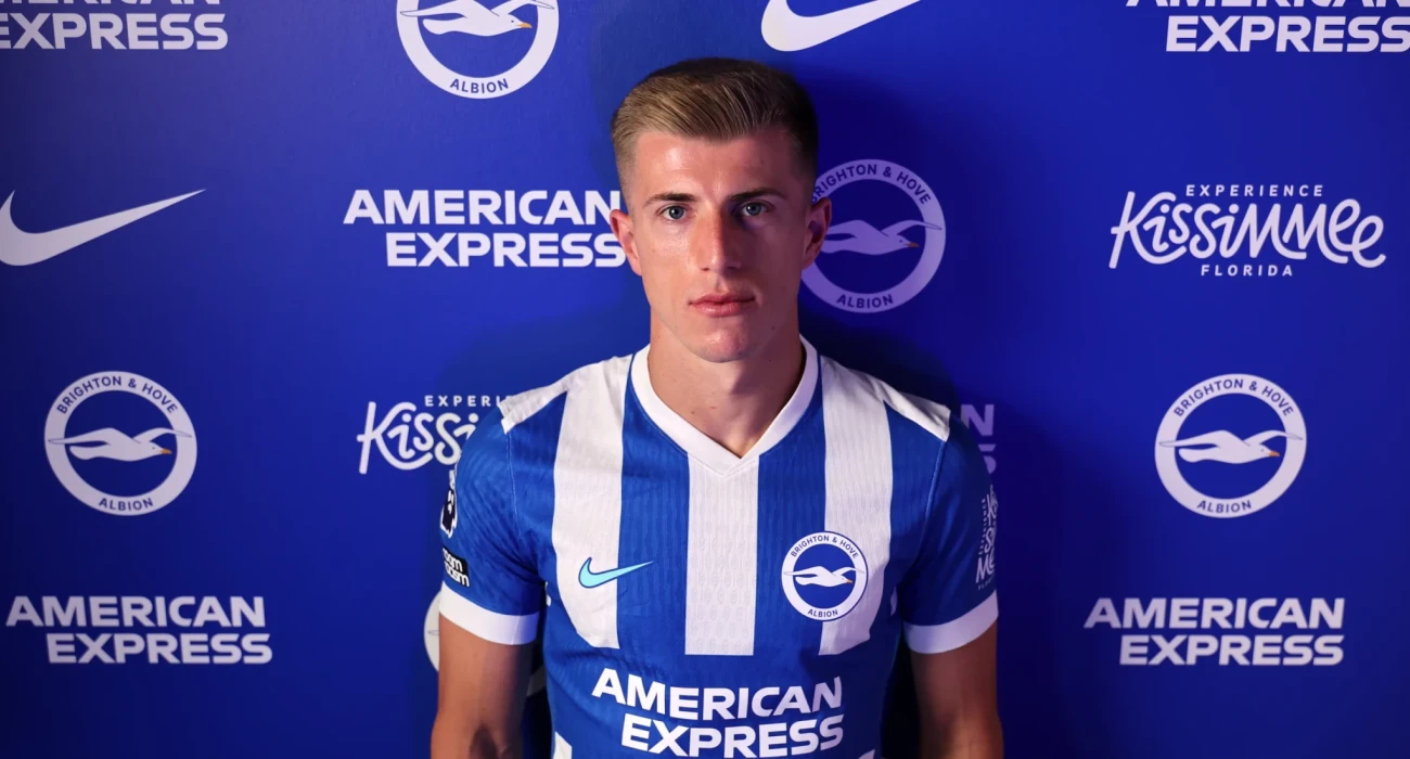 Ο Κοστίνια στην Μπράιτον / Πηγή: Brighton FC