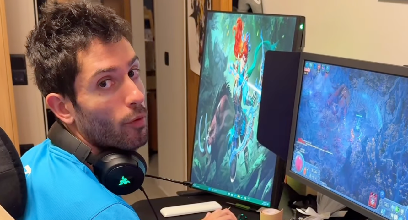 Ο Μίλτος Τεντόγλου που παίζει games στον υπολογιστή του / Screenshot