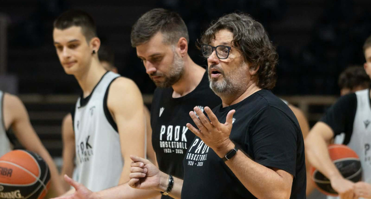 Ο Αντρέα Τρινκιέρι με τον Μπάμπη Καραΐσκο / Πηγή: instagram.com/paokbasketball