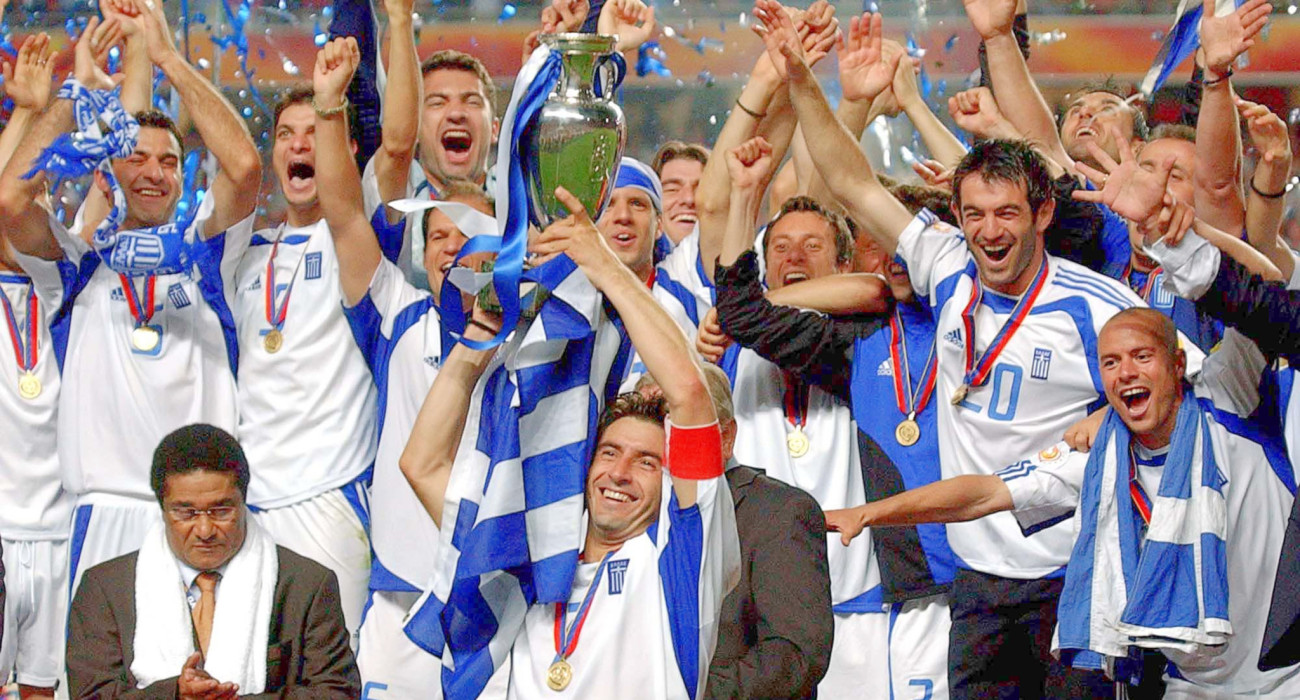 Η απονομή του τροπαίου στην Ελλάδα το 2004/Πηγή: Eurokinissi