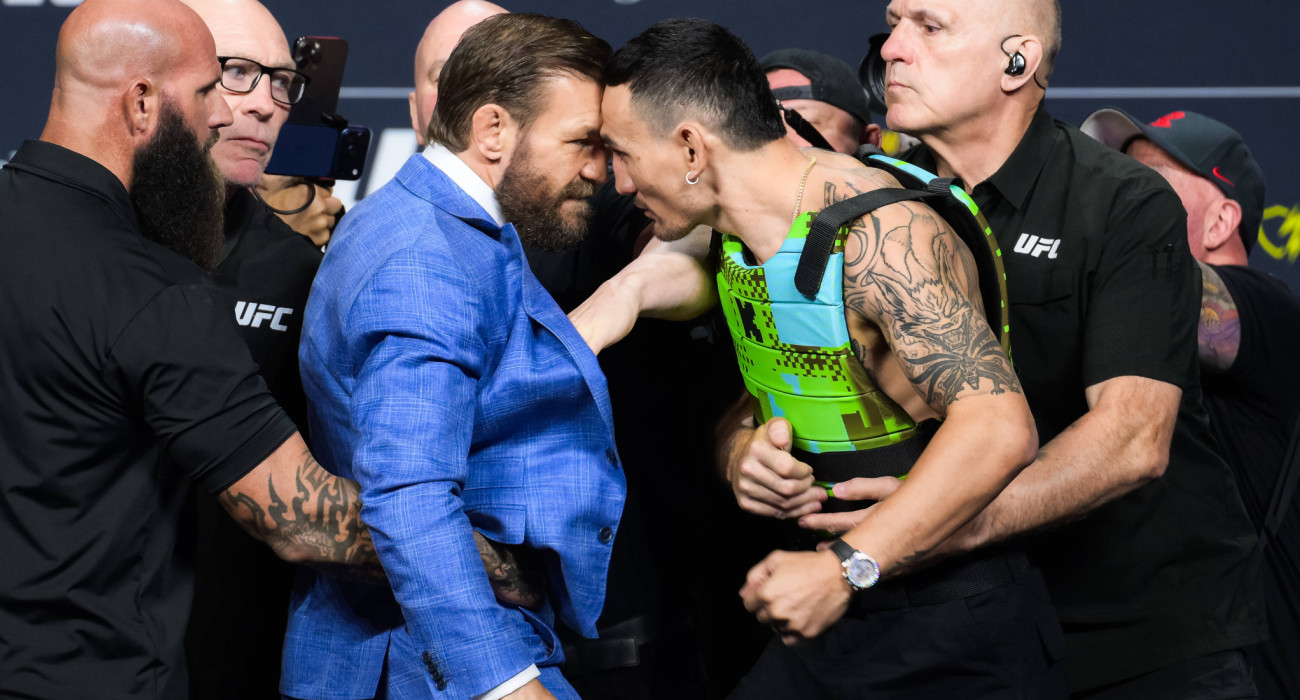 Conor McGregor με Max Holloway/imago