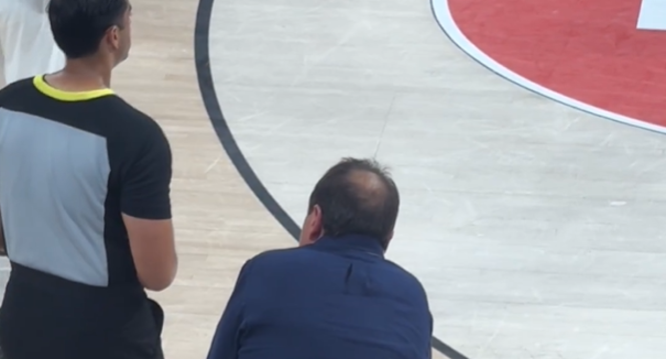 Ο Αταμάν τα... έχασε με τις αποφάσεις των διαιτητών στο Τουρκία-Σερβία του Παγκοσμίου Κυπέλλου U17 (video)