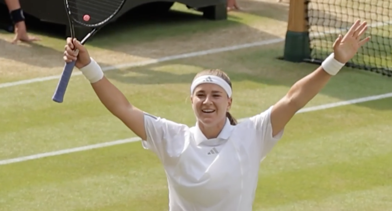 Η Καρολίνα Μούχοβα πανηγυρίσει νίκη της στο Wimbledon / Screenshot