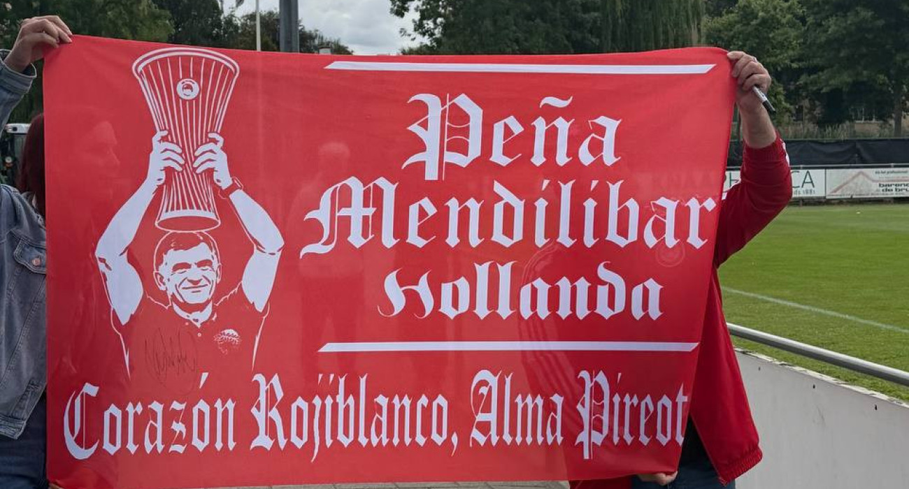 To πανό για τον Μεντιλίμπαρ/Athletiko.gr