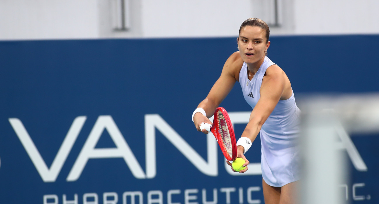 Η Μαρία Σάκκαρη σερβίρει στο Athens Open / Πηγή: Eurokinissi