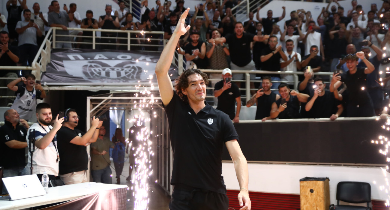 Ο Τζέντι Οσμάν στην παρουσίασή του από τον ΠΑΟΚ, Πηγή: Eurokinissi