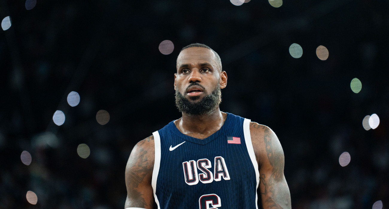 Ο ΛεΜπρόν Τζέιμς με την Team USA στους Ολυμπιακούς Αγώνες του Παρισιού - Πηγή: Aytac Unal/Anadolu via Getty Images