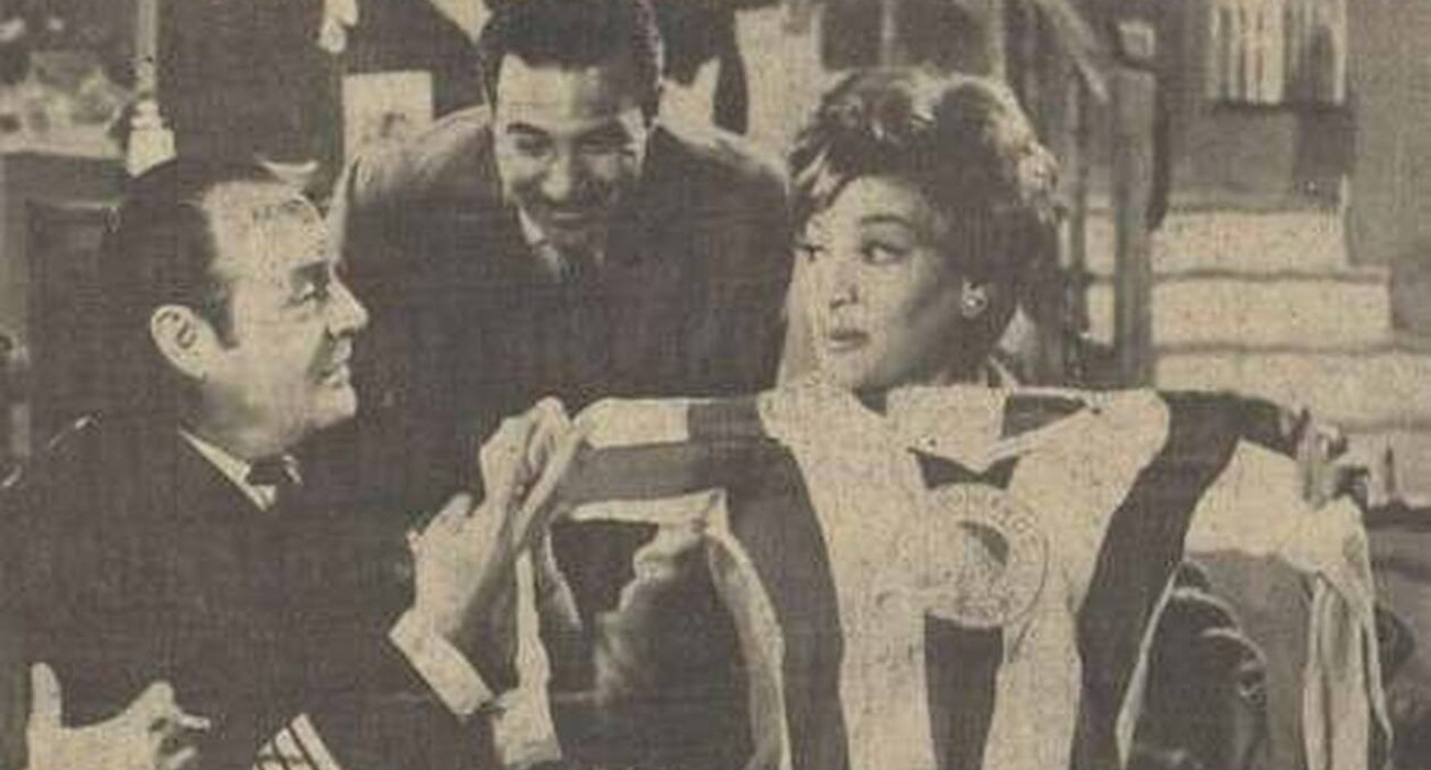 Η Μάρω Κοντού με φανέλα του Ολυμπιακού/screenshot