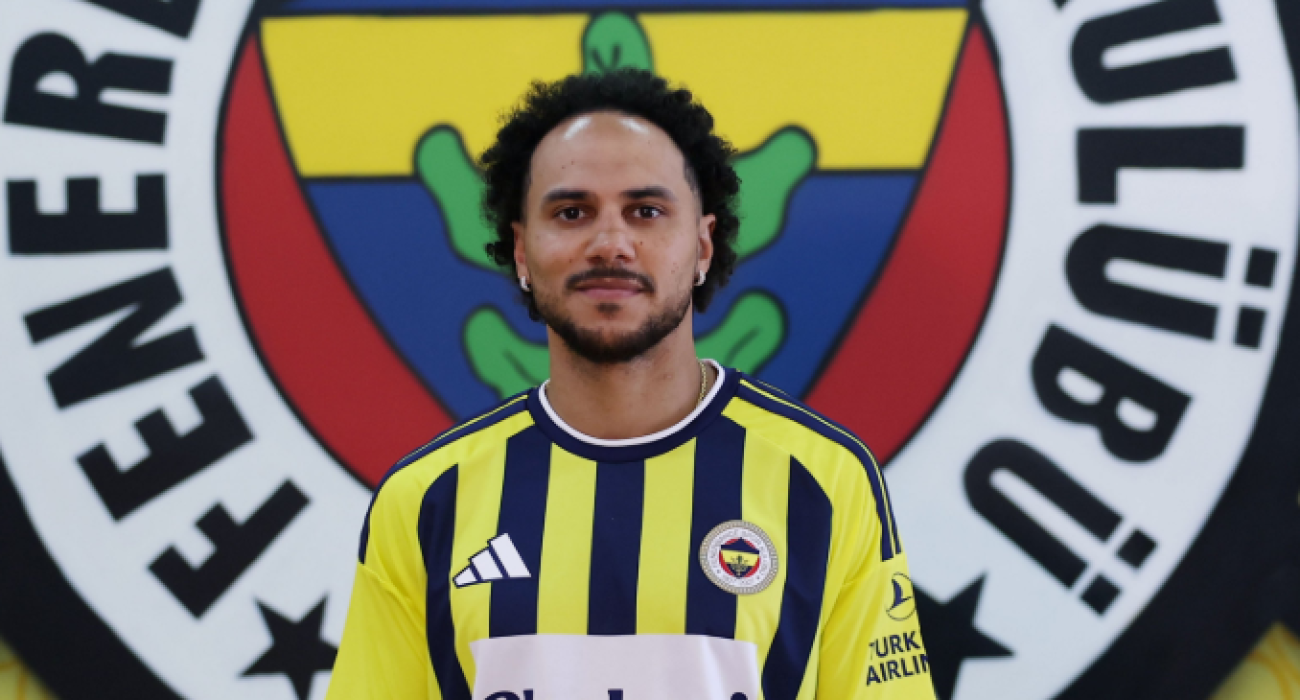 Ο Σέιν Λάρκιν με τη φανέλα της Φενέρμπαχτσε / Fenerbahce Erkek Basketbol