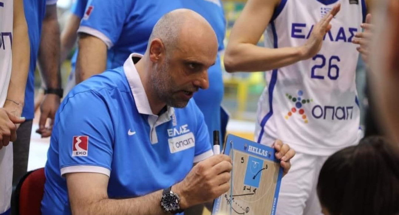 Ο Πέτρος Πρέκας στον πάγκο της Εθνικής Γυναικών