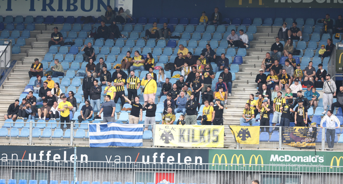 Φίλαθλοι της ΑΕΚ στο φιλικό με την Τσβόλε / Πηγή: Intime