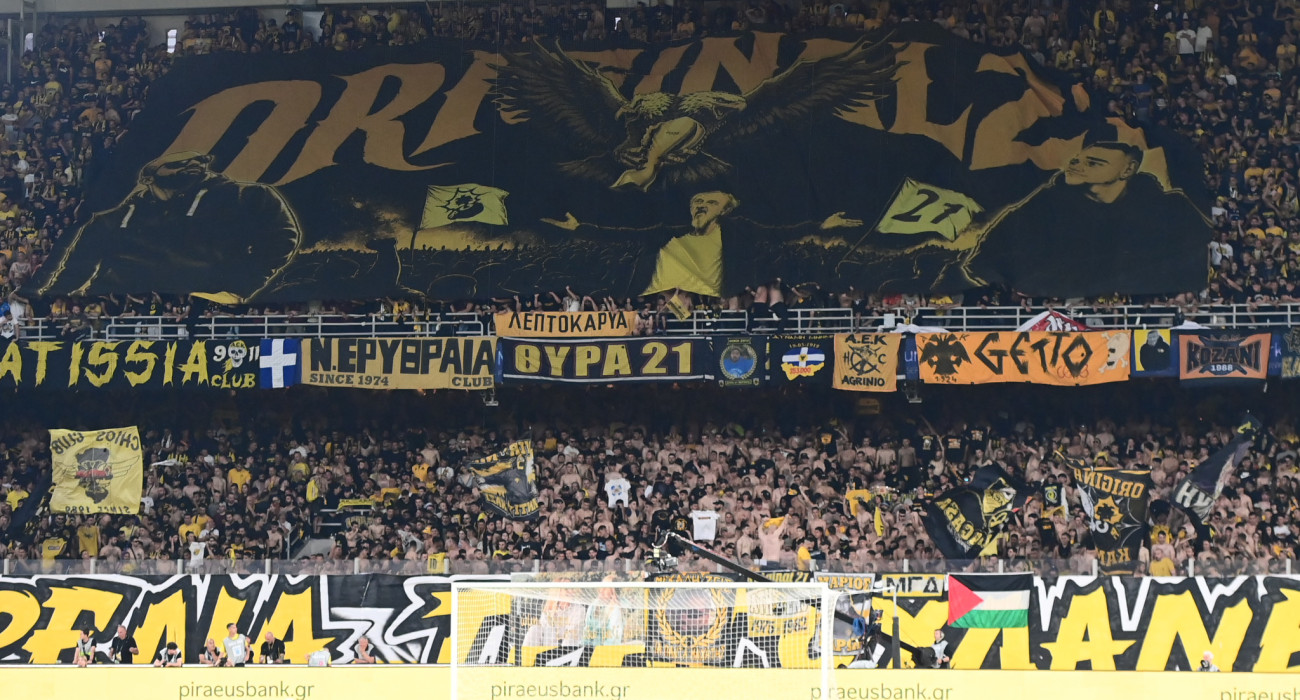 Οπαδοί της ΑΕΚ στην «Allwyn Arena» / Πηγή: Eurokinissi