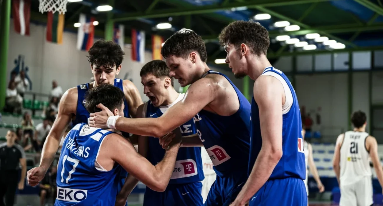 Η Εθνική Εφήβων στο παιχνίδι απέναντι στη Σερβία / Πηγή: FIBA