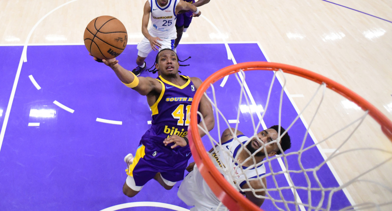 Ο Κουίνσι Ολιβάρι - Photo by Adam Pantozzi/NBAE via Getty Images