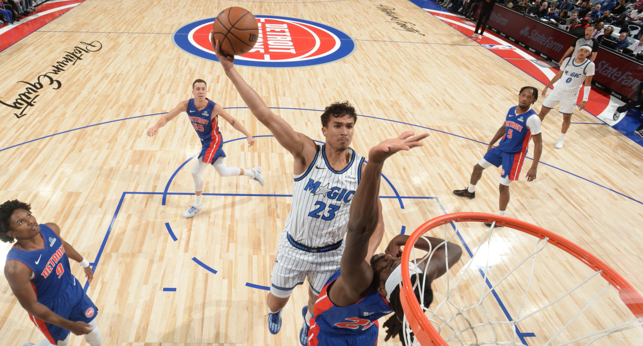 Ο Λέστερ Κινιόνες - Photo by Chris Schwegler/NBAE via Getty Images