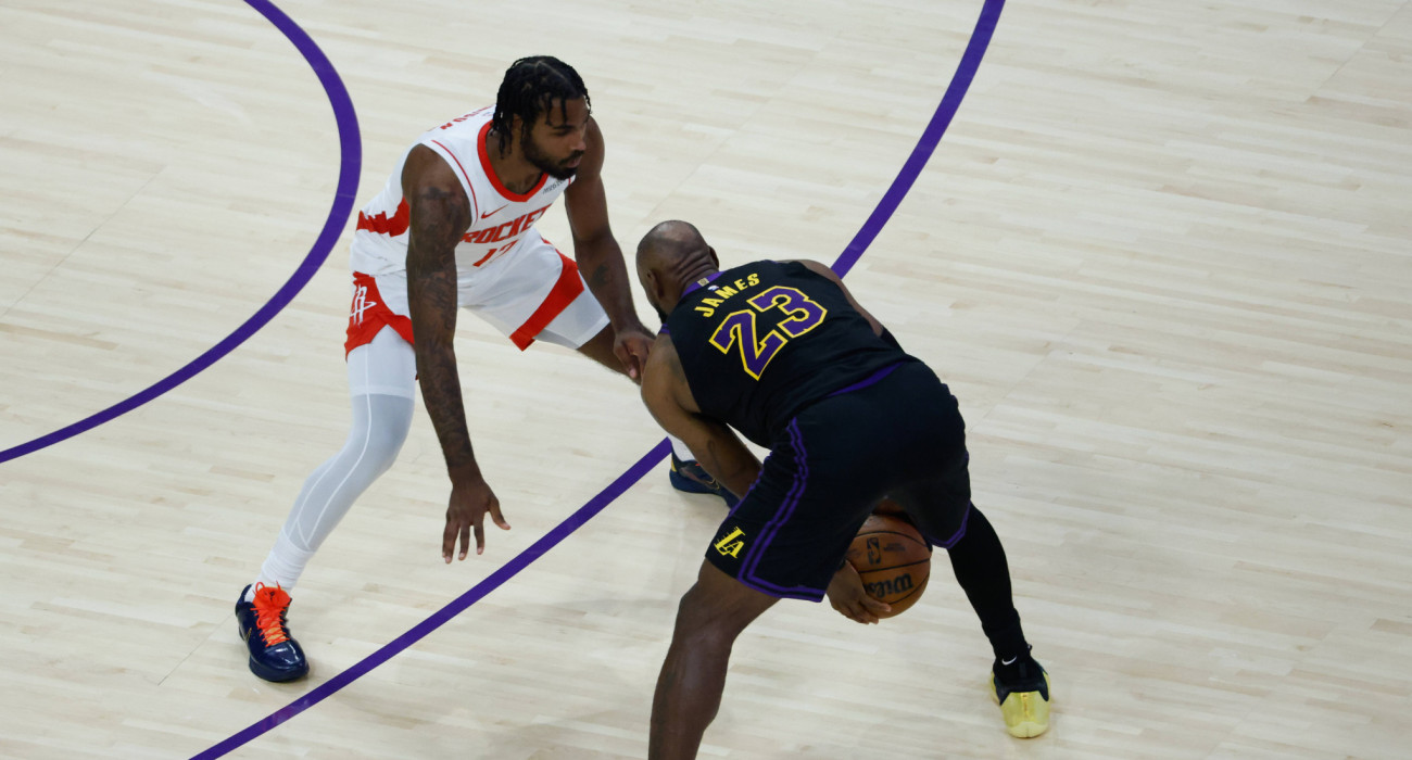 Ο Τάρι Ίσον απέναντι στον Λεμπρόν Τζέιμς / Πηγή: Imago images