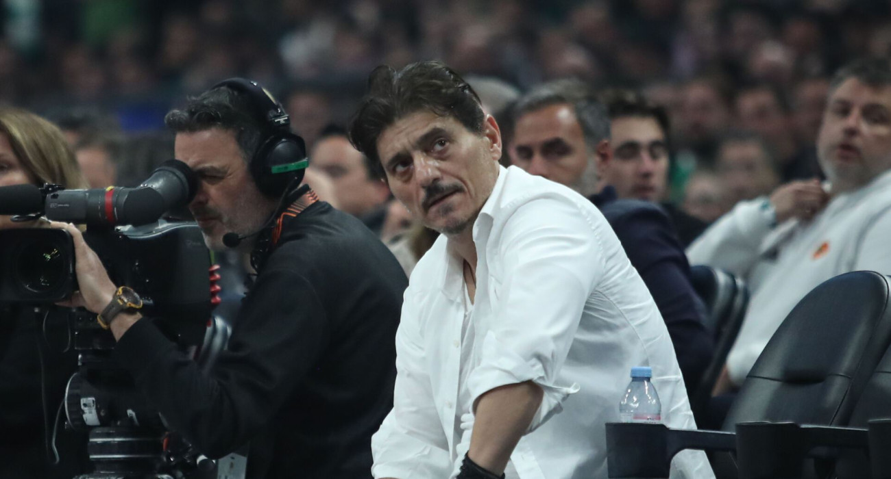 Ο Δημήτρης Γιαννακόπουλος στο ΟΑΚΑ στον αγώνα του Παναθηναϊκού με τον Ερυθρό Αστέρα / Πηγή: Intime