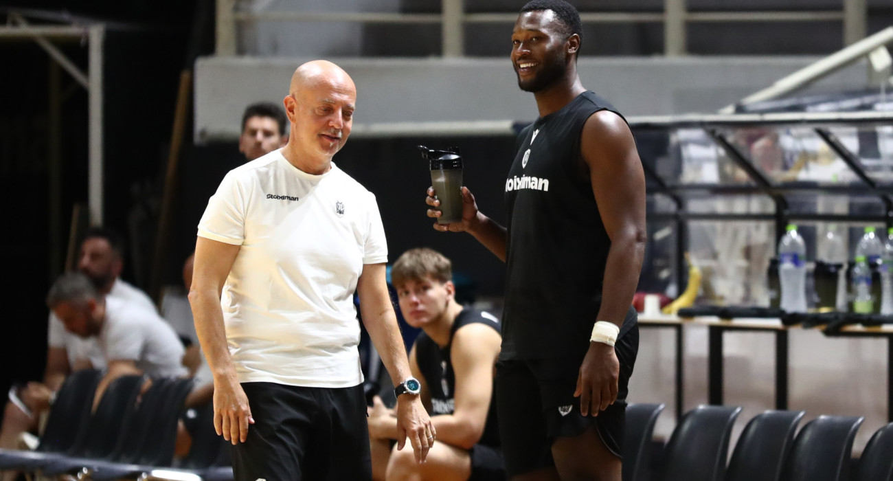 Ο Ραϊκουάν Γκρέι στην προπόνηση του ΠΑΟΚ / PAOKBC