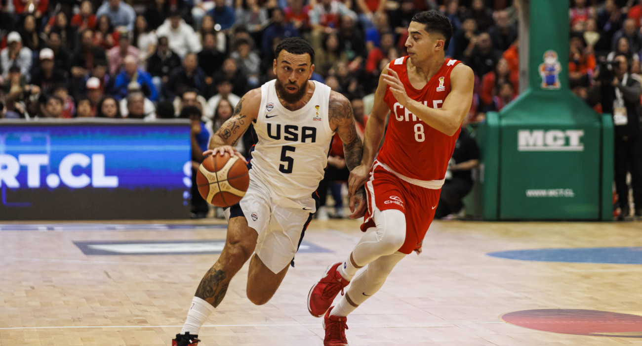 Ο Μάικ Τζέιμς με την TeamUSA απέναντι στη Χιλή / Πηγή: Imago-images