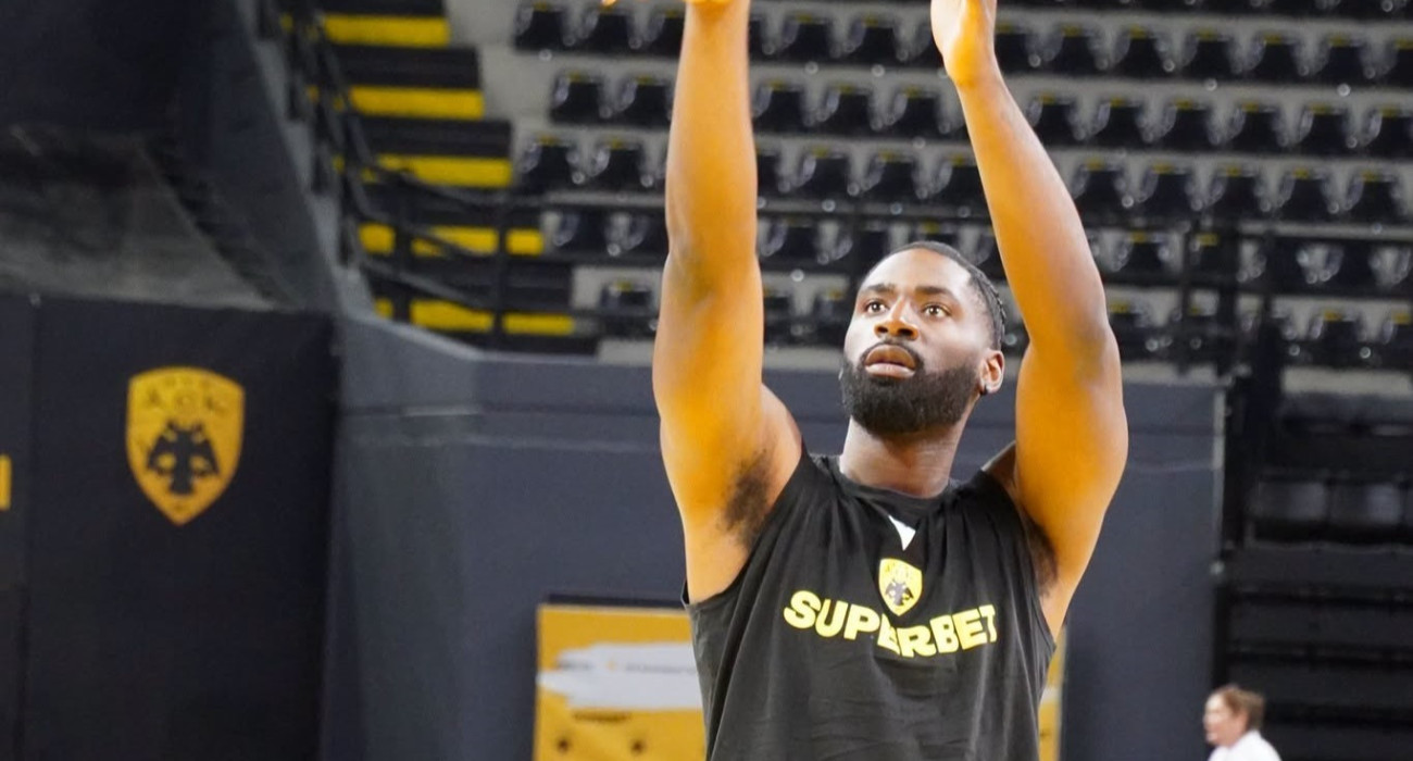 Ο Κισόν Φίζελ στην προπόνηση της ΑΕΚ - Πηγή: AEK BC