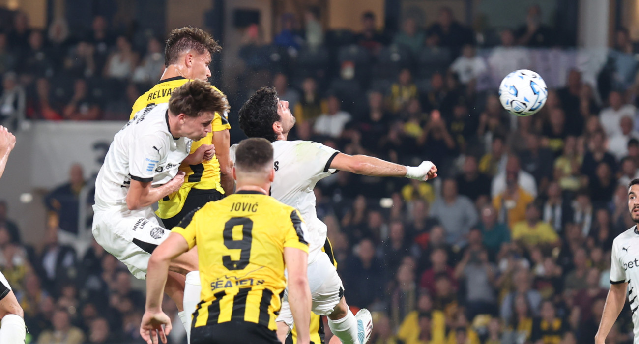 Η κεφαλιά του Ρέλβας για το 1-0 της ΑΕΚ / Πηγή: Intime