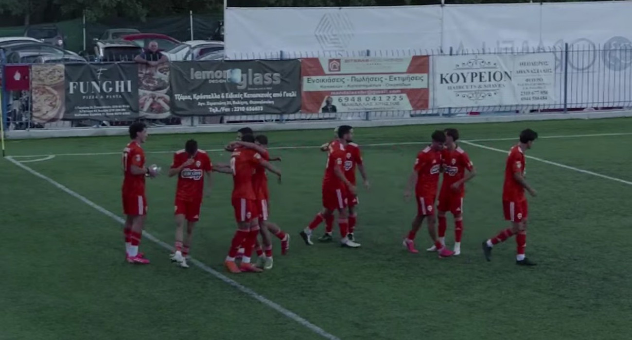 Οι ποδοσφαιριστές της ΜΠΑΜ FC πανηγυρίζουν την πρώτη τους νίκη στη Γ' Εθνική  / screenshot