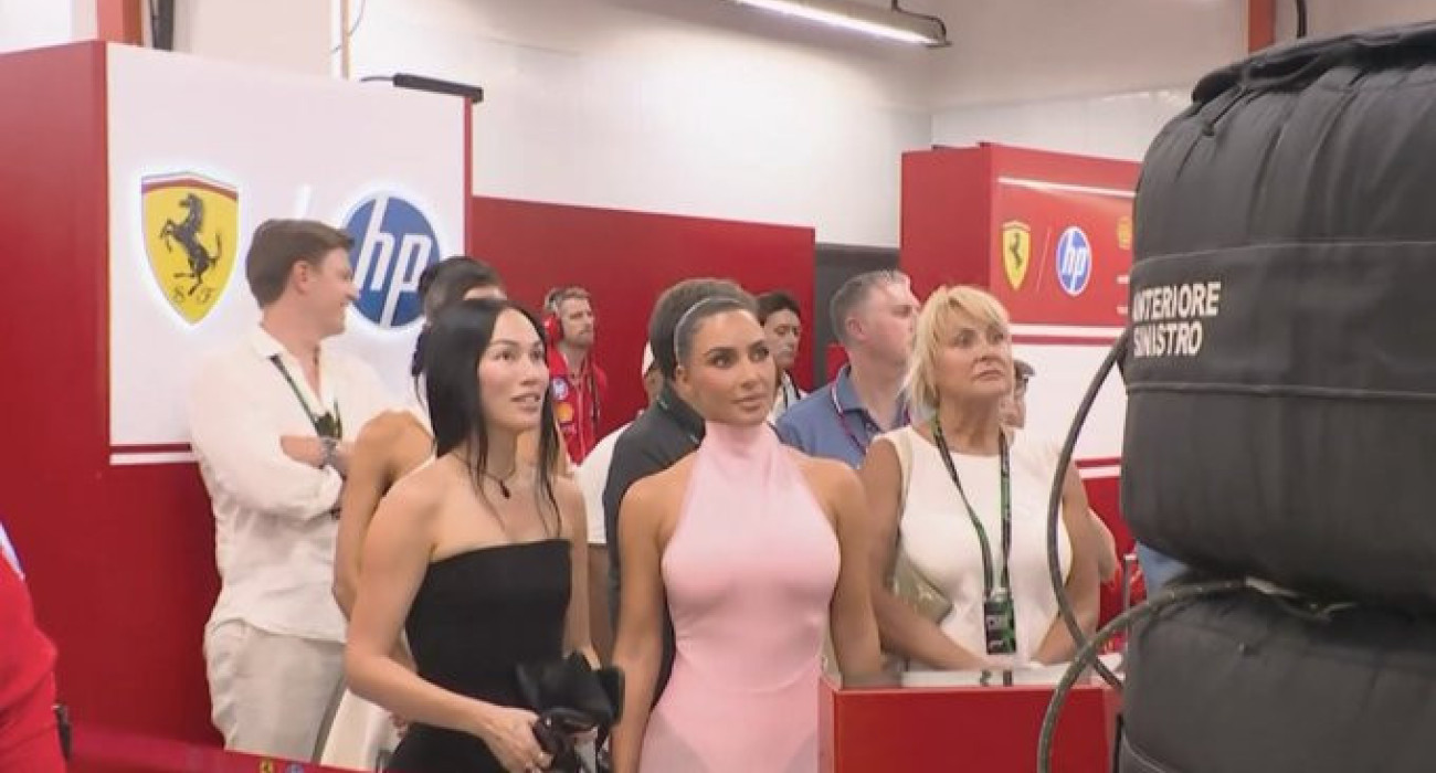 Η Κιμ Καρντάσιαν στο γκαράζ της Ferrari