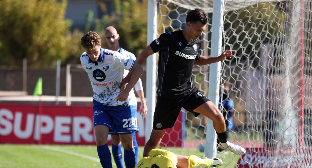 Η Ελλάς Σύρου άντεξε (0-0) στην πίεση του ΠΑΟΚ Β και διεύρυνε το αήττητο σερί