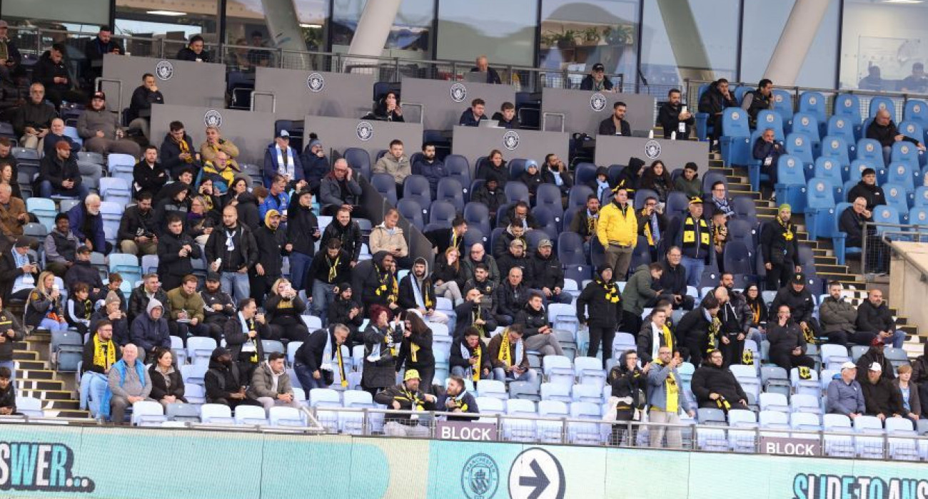 Οι φίλαθλοι της ΑΕΚ στο ματς με τη Μάντσεστερ Σίτι για το Youth league / Πηγή: Intime