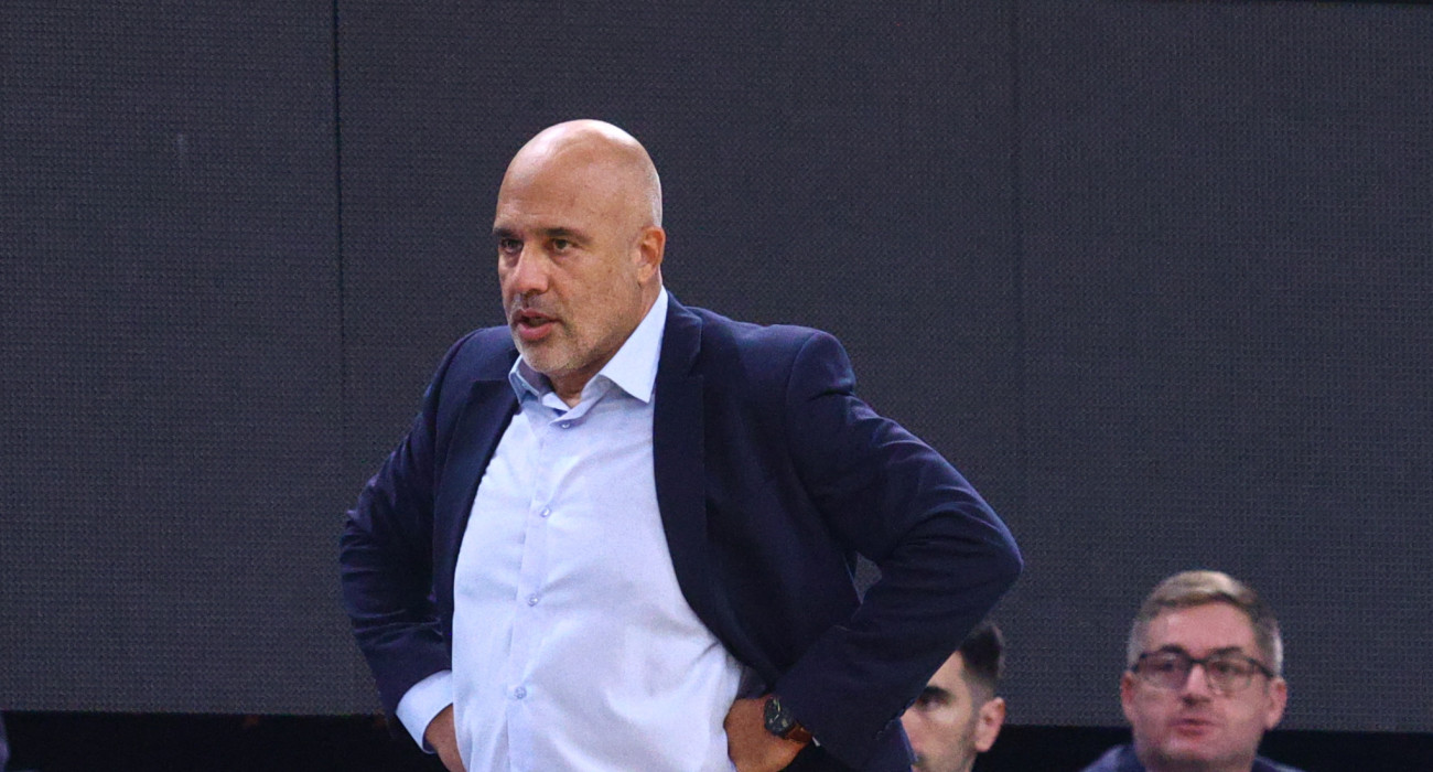 Ο Άρης Λυκογιάννης στον πάγκο του Κολοσσού Ρόδου, Πηγή: Eurokinissi
