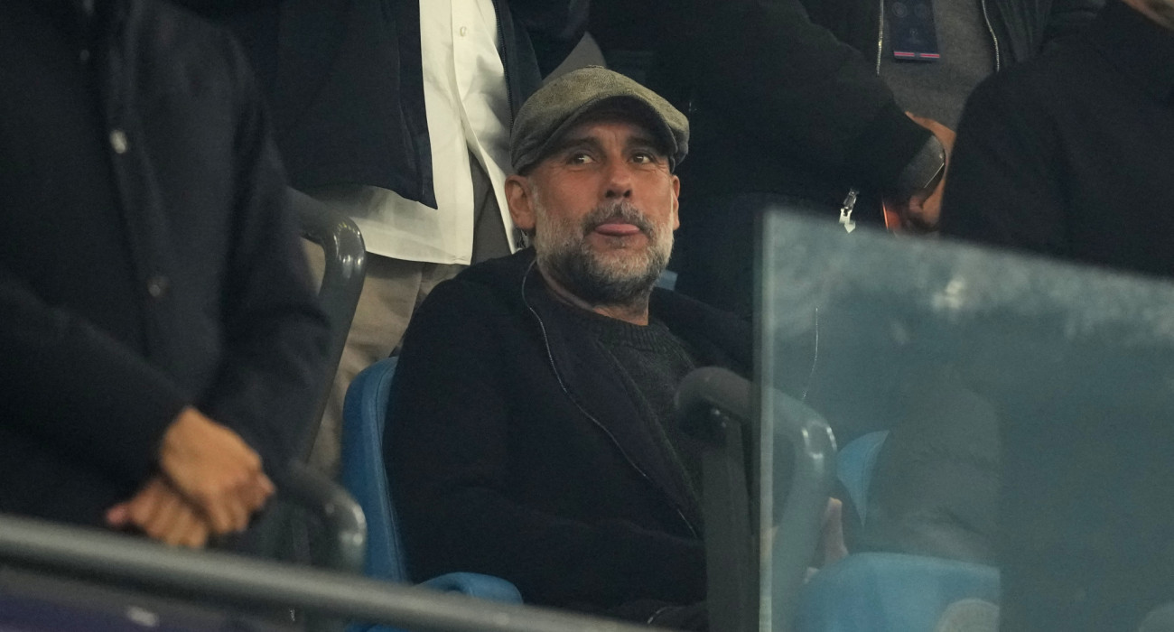 Ο Πεπ Γκουαρδιόλα στις εξέδρες του Έτιχαντ/(Photo by Martin Rickett/PA Images via Getty Images)
