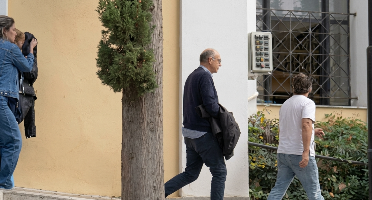 Ο Βαγγέλης Λιόλιος, τη στιγμή που αποχωρεί από την Ευελπίδων