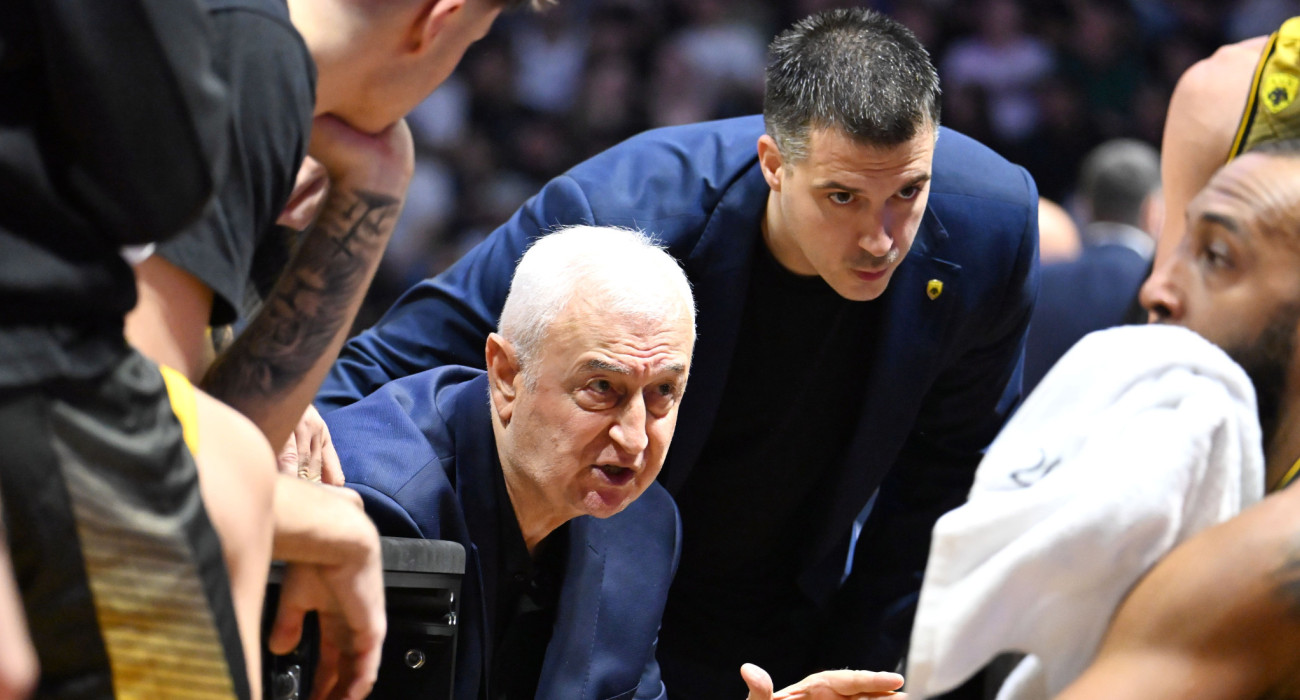 Ο Ντράγκαν Σάκοτα στον πάγκο της ΑΕΚ - Πηγή: Intime