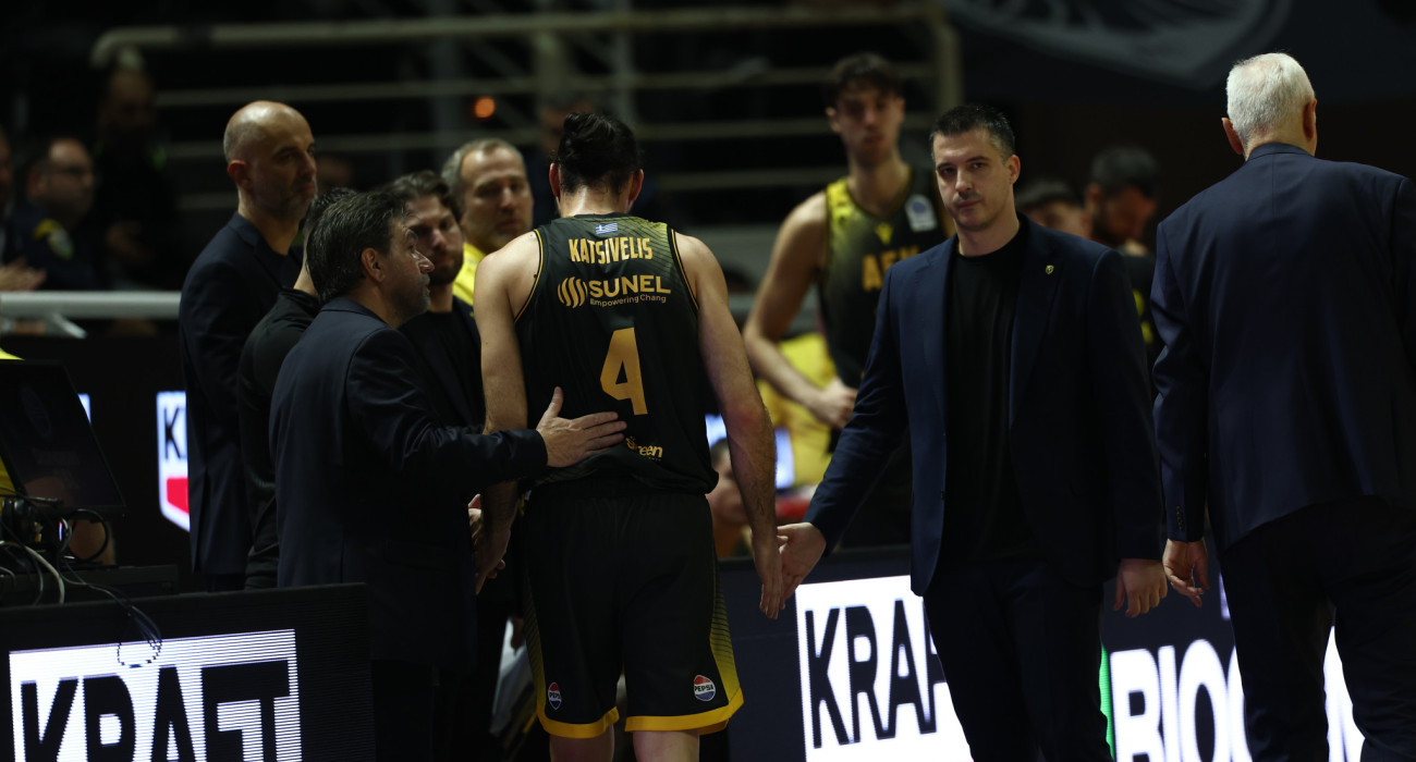 Πρόβλημα με Κατσίβελη στην ΑΕΚ, αποχώρησε τραυματίας