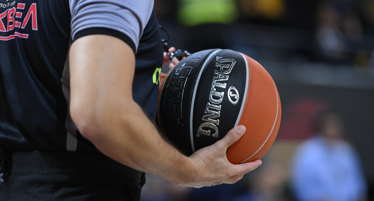 Τη λύση των ξένων διαιτητών και στο μπάσκετ, επιθυμούν οι περισσότεροι φίλαθλοι