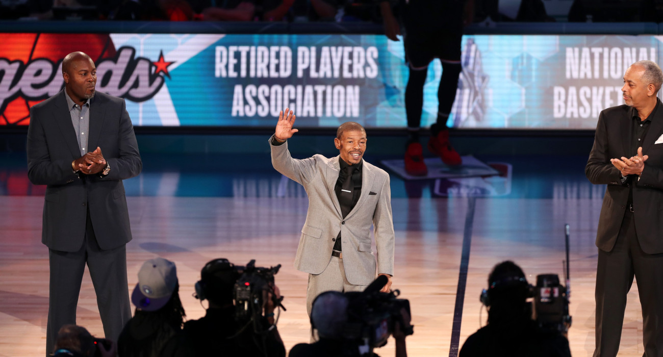 Ο Μάγκσι Μπόουγκς στη βράβευσή του στο All-Star Game του 2019, Πηγή: Kent Smith/NBAE via Getty Images