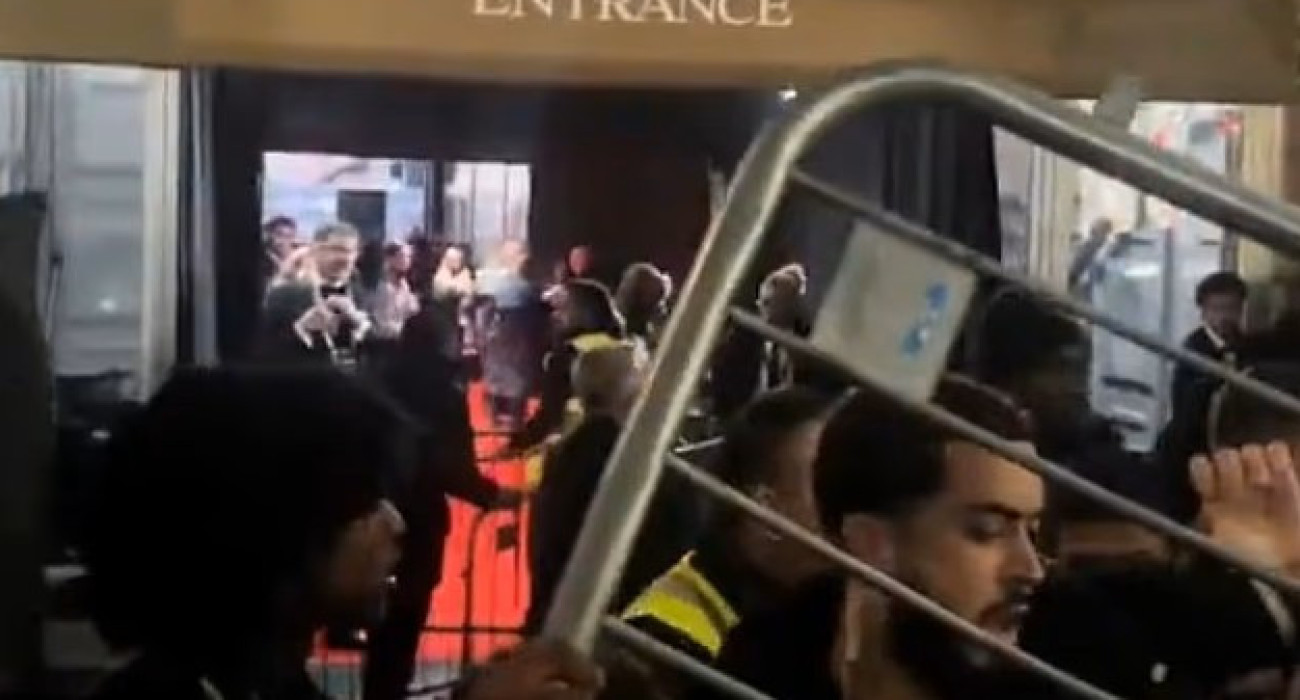 Ένταση έξω από το London Palladium / screenshot