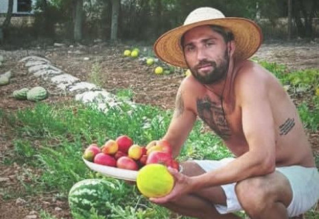 «Έχω καρπούζια, πεπόνια και πολλά ακόμα» - Παράτησε ξαφνικά το ποδόσφαιρο και βρήκε γαλήνη καλλιεργώντας τη γη (photos)