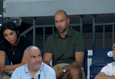 Στο πλευρό της Εθνικής Παίδων ο Σπανούλης, βλέπει τον αγώνα του Eurobasket U16 με τη Σλοβενία