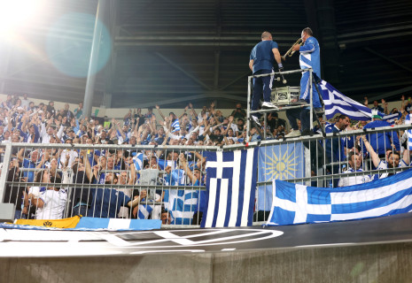 Ανατριχίλα με έξι χιλιάδες Ελληνες να τραγουδούν τον Εθνικό Υμνο στη Γερμανία - Το Video του Athletiko