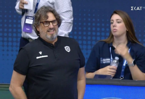 Ετοιμος να «σκάσει» από το άγχος ο Τρινκιέρι - Η επική αντίδραση στο πρώτο τάιμαουτ του ΠΑΟΚ (video)